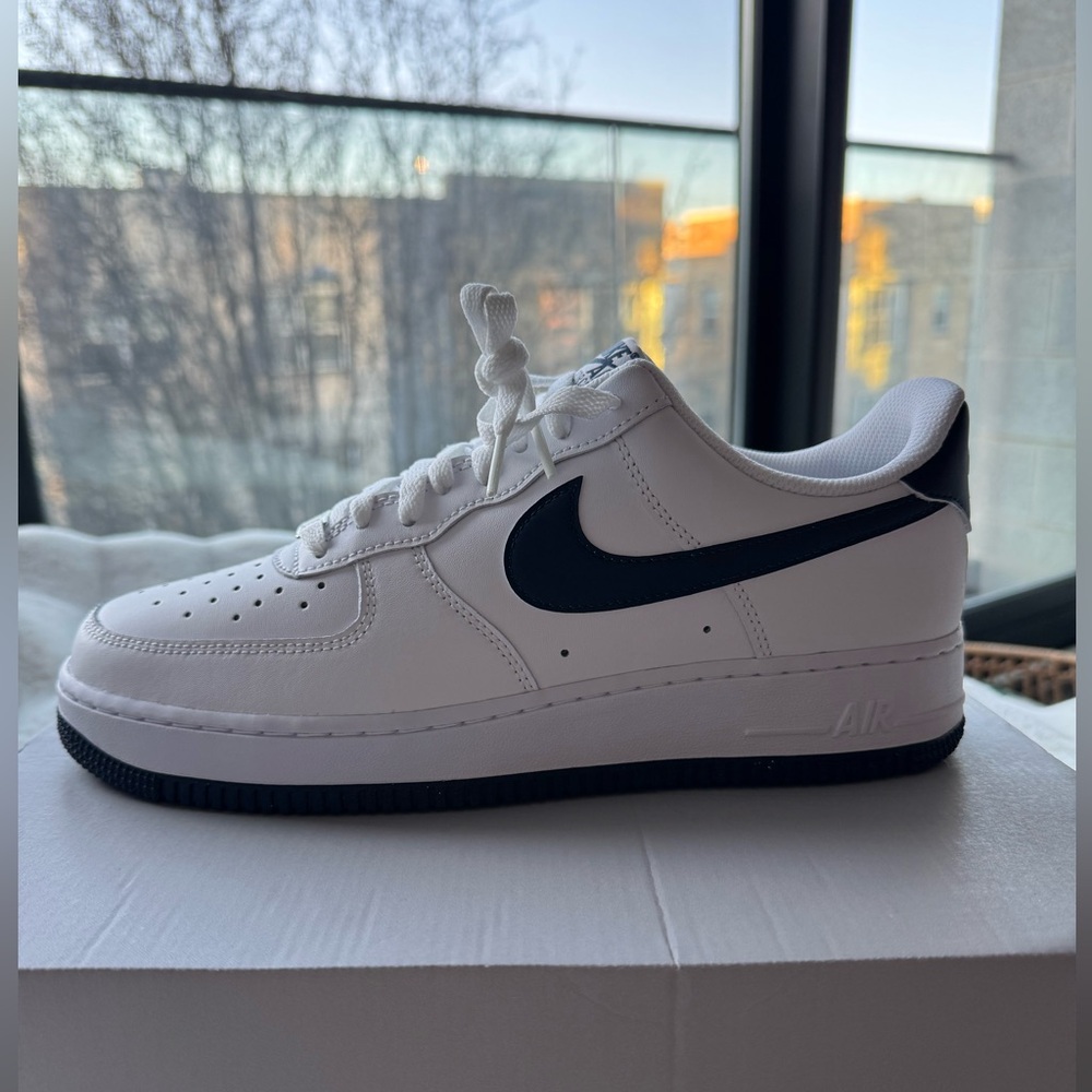 Nike Air Force 1 ‘07
Size 10
White/Midnight Navy